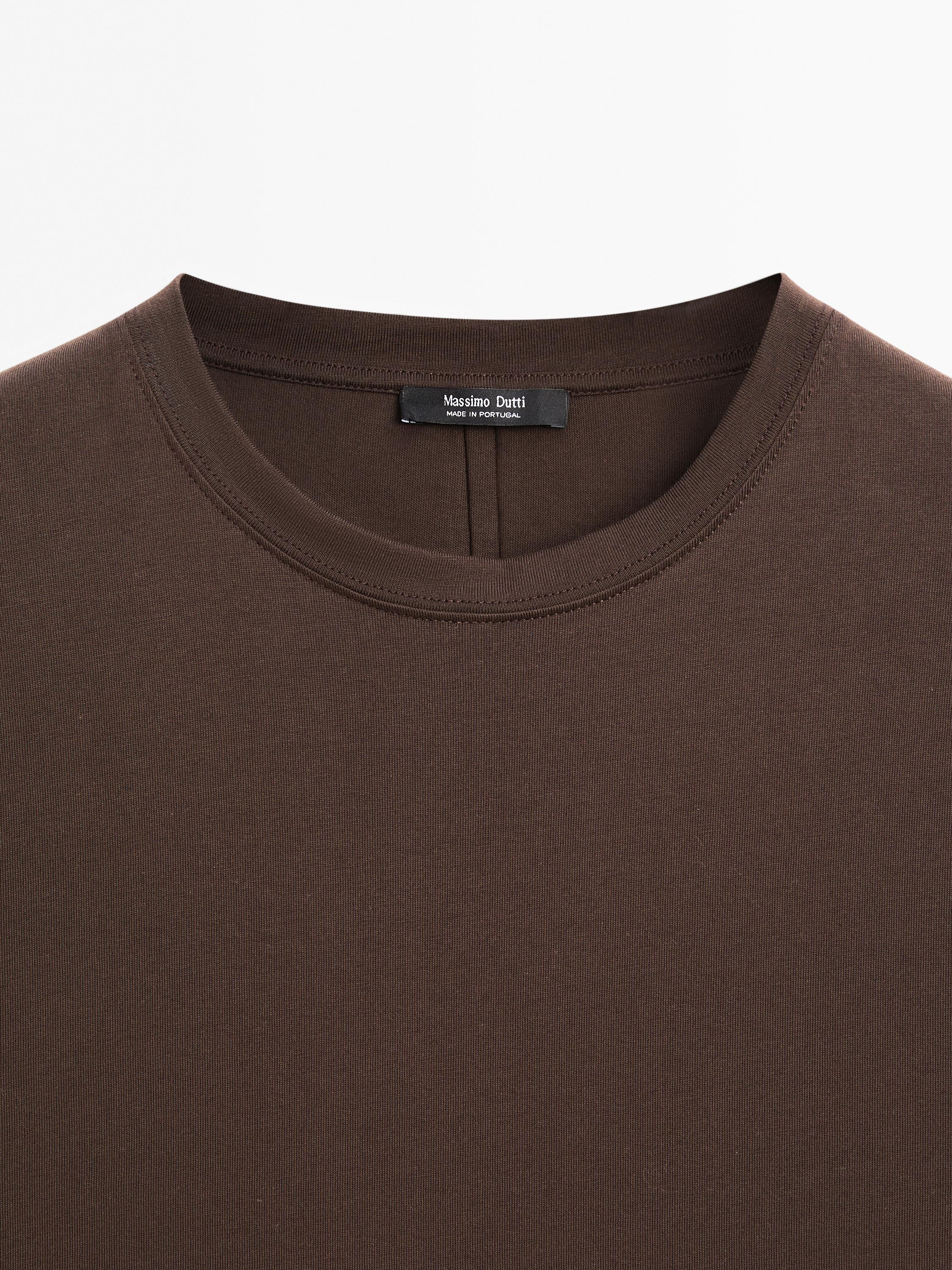 Short sleeve T-shirt with topstitching detail